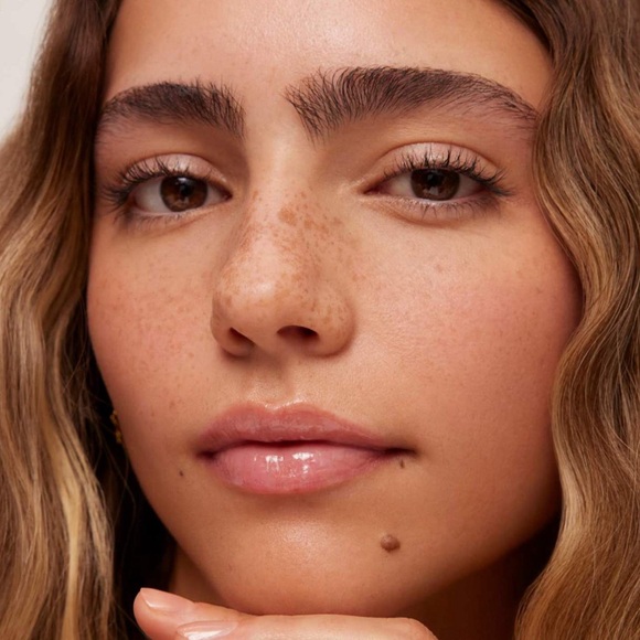 Summer Fridays Lip Butter Balm for Hydration & Shine - Picture 4 of 10